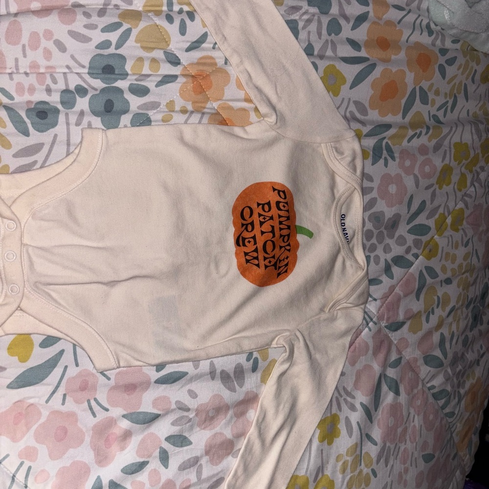 Old Navy Cream Pumpkin Graphic Kids Bodysuit